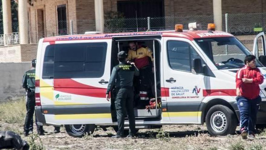 Un helicóptero rescata a un escalador en la sierra de Redován al sufrir un esguince