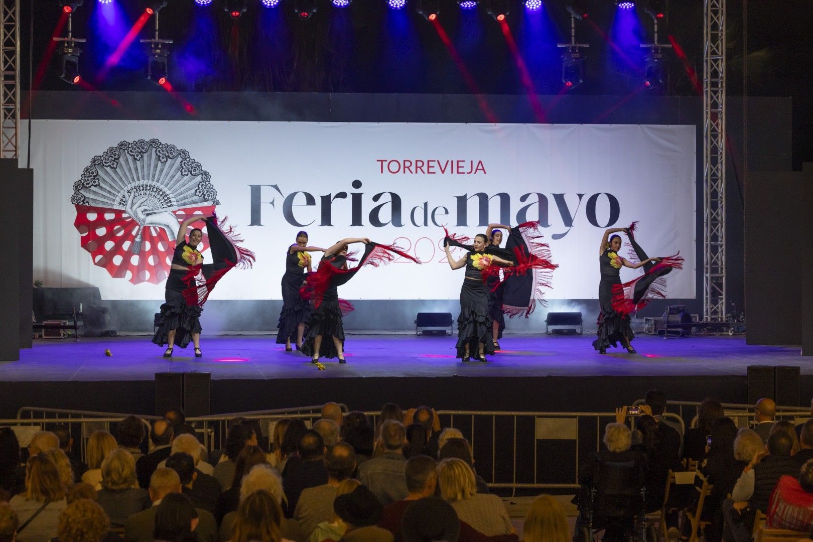 Por sevillanas en la Feria de Mayo de Torrevieja 2025