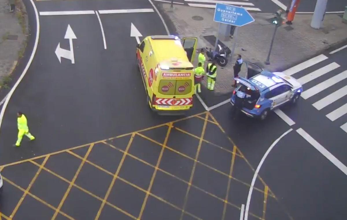 Precaución en la GC-1 tras la caída de un motorista en el túnel Julio Luengo