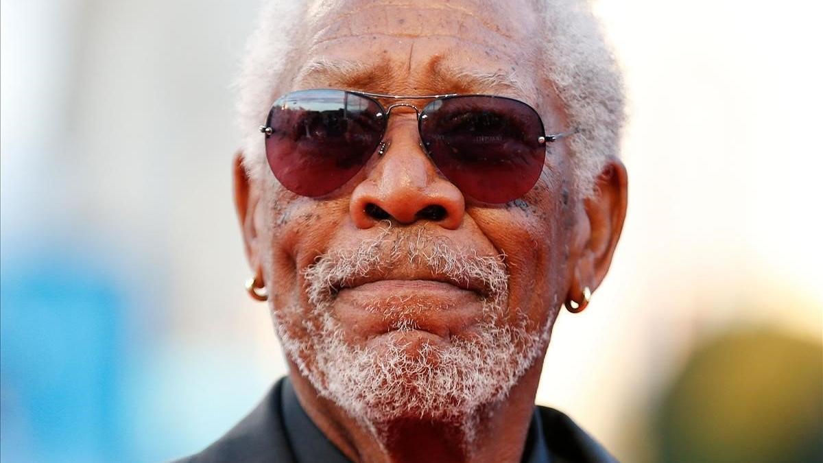 lmmarco44946410 topshot   us actor morgan freeman poses on the red carpet be181206192716