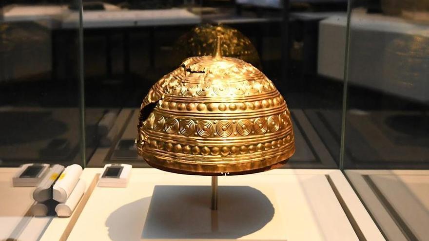 El casco de Leiro, de oro macizo, una de las piezas claves. // G. Santos