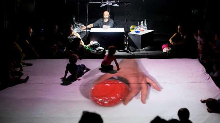 Pinxit, de Baychimo Teatro. JEN: Festival de artes escénicas para la primera infancia