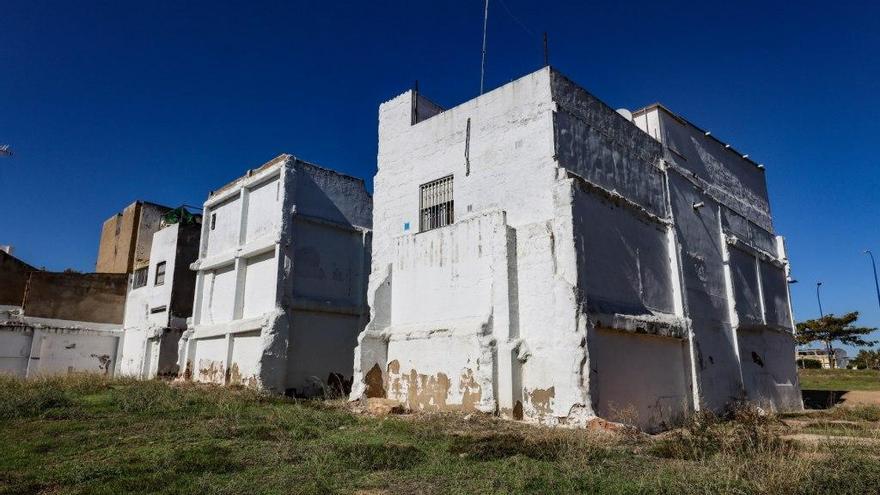 Cerro de Reyes y Pardaleras urgen el derribo de las últimas casas de la riada