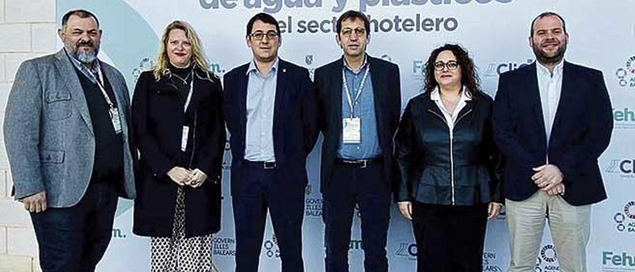 Representantes de los hoteleros con Iago Negueruela y Miquel Mir.