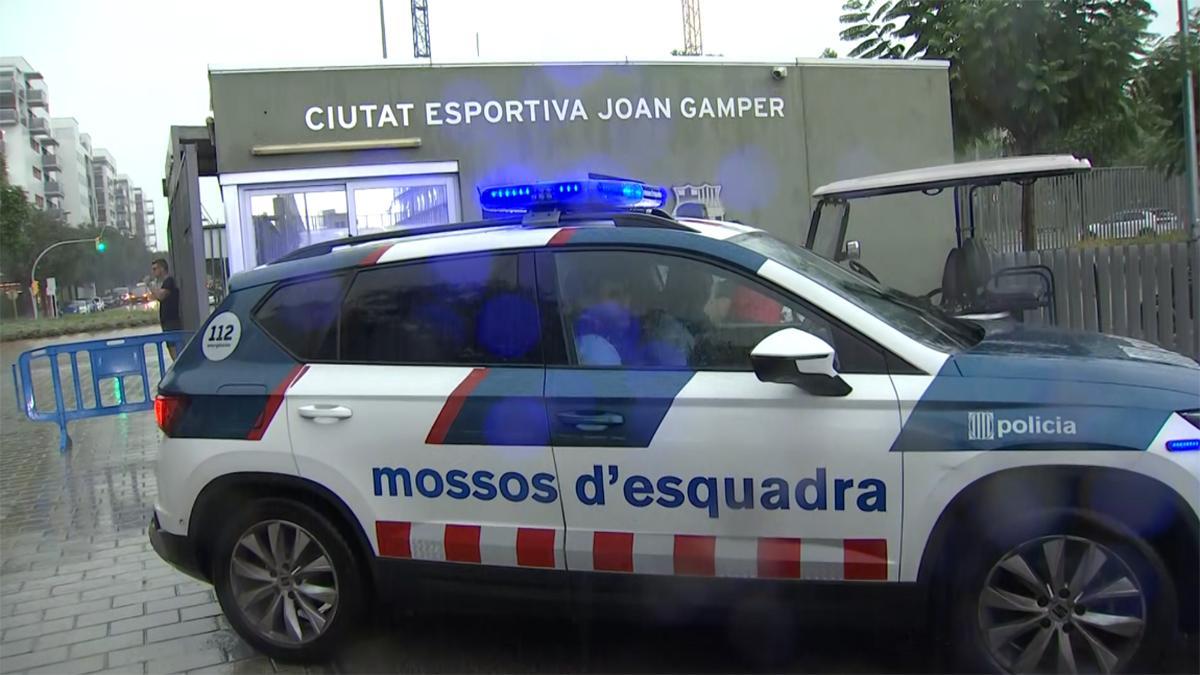 Los Mossos D'Esquadra acuden a la Ciudad Deportiva del Barça tras el robo a Lewandowski