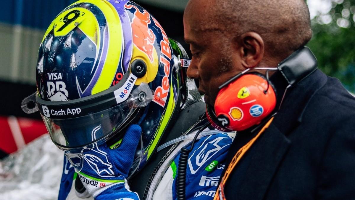 Anthony Hamilton y Hadjar en el GP de Australia