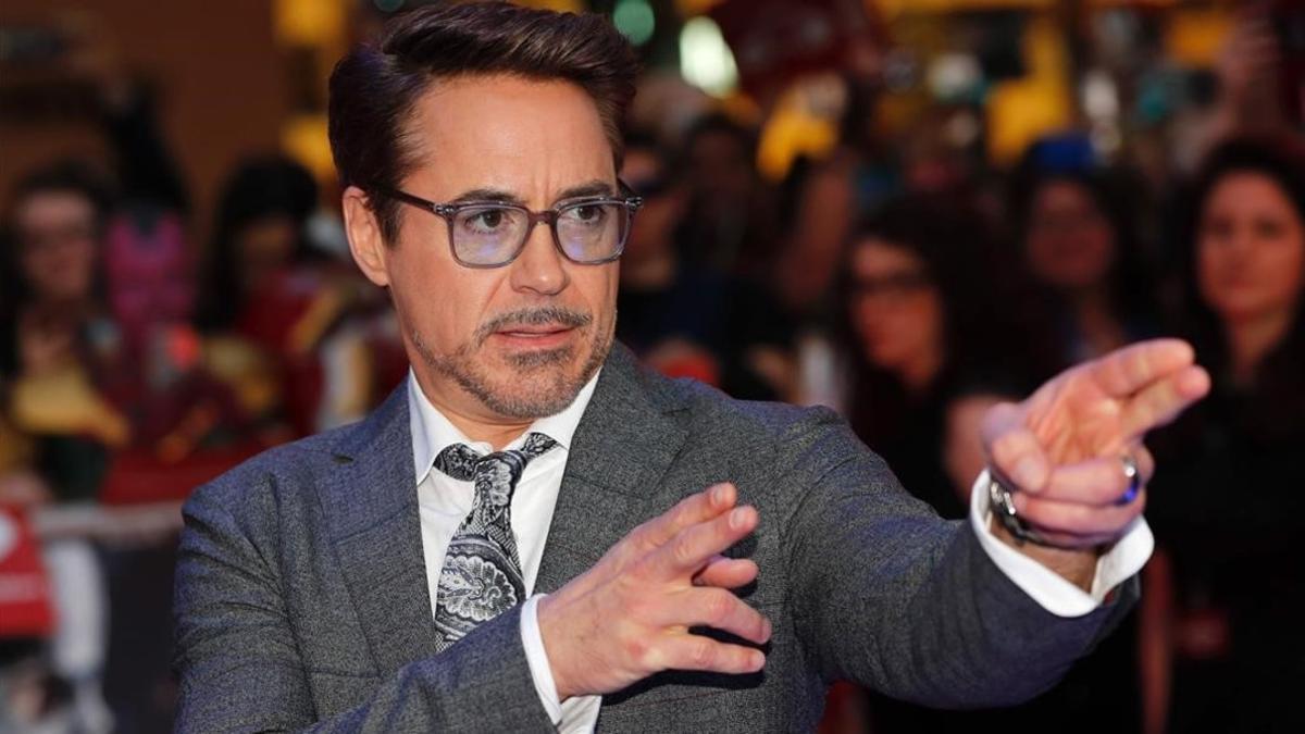 jgarcia33683836 us actor robert downey jr  poses on the red carpet160428141158