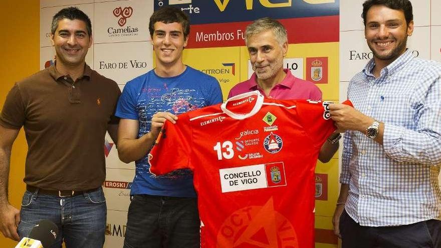 Cerillo, Óscar Silva, Javier Rodríguez y Jabato, ayer en la presentación del jugador en Vide.