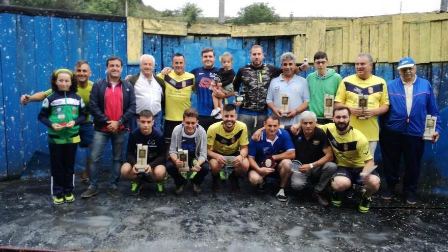 Participantes en el torneo de bolos de Pervera.