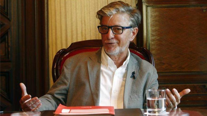 Santisteve ve &quot;estupendo&quot; reformar la Constitución y acotar los aforamientos