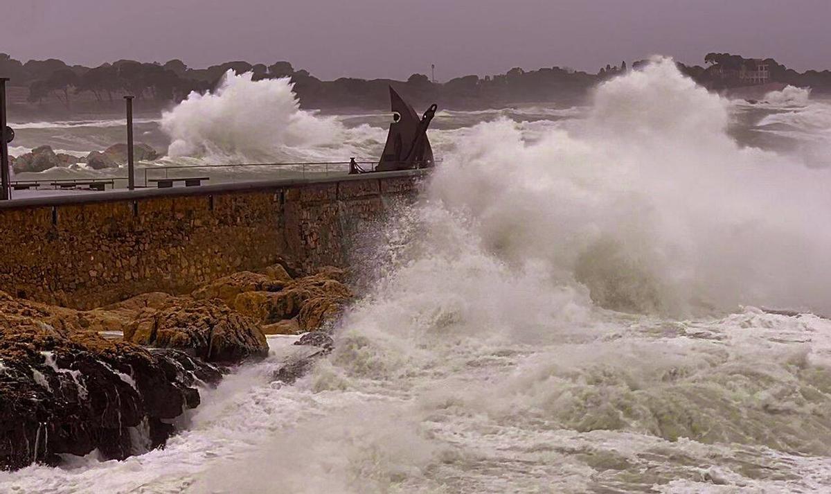 La borrasca Harry a l'Escala, fa unes setmanes.