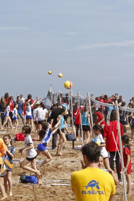 Competición de volley playa en Poniente