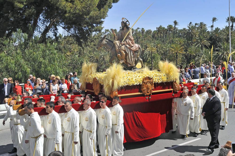 El calor es el gran protagonista en la procesión del Domingo de Ramos en Elche