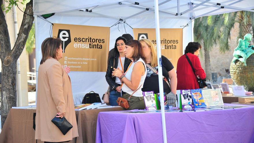 Los fundadores de la feria del libro de Elche estallan contra el Ayuntamiento: &quot;Nos han dejado fuera&quot;