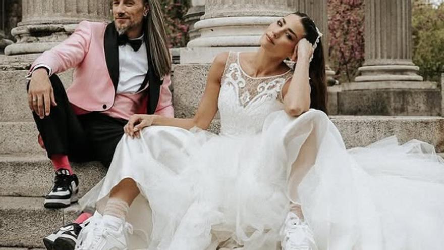Una fotografía de los novios.