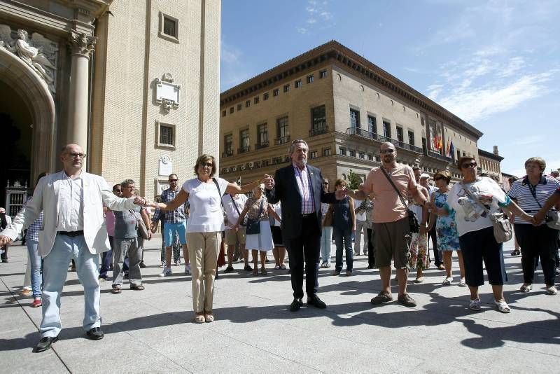 Fotogalería de la cadena humana  organizada por AFEDAZ