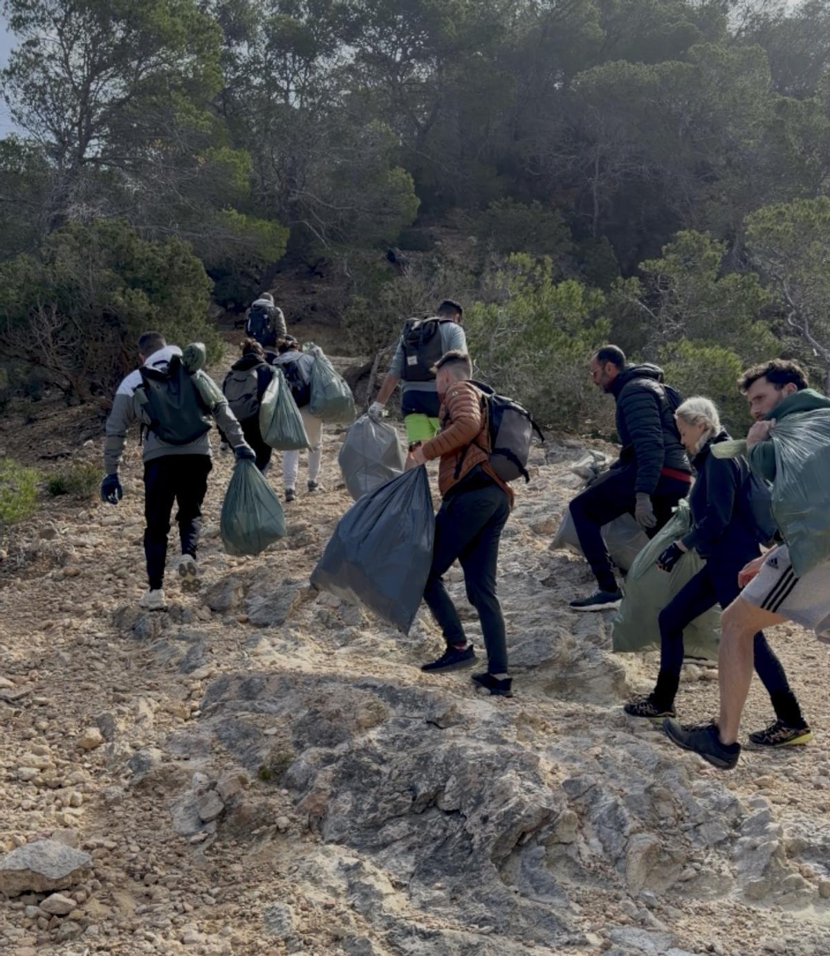 Algunos de los voluntarios de Ibiza Hike Station Algunos de los voluntarios de Ibiza Hike Station