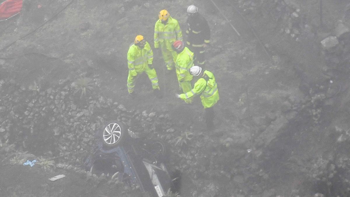 Rescate de los cuerpos de los fallecidos en el accidente de tráfico de Gran Canaria