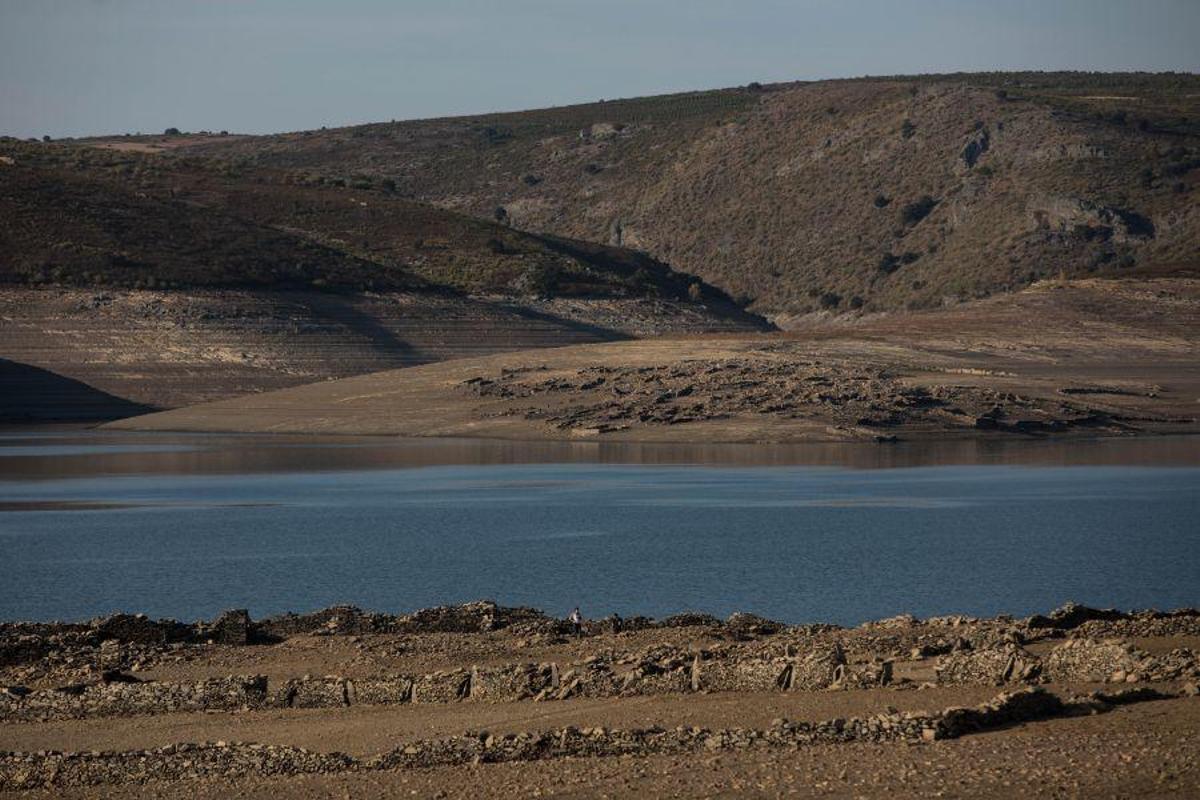 San Pedro de la Nave emerge en Ricobayo