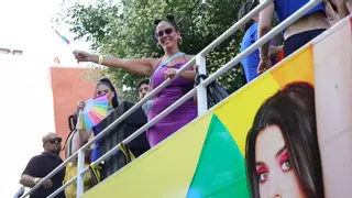 Anabel Pantoja no se corta y lo da todo en la carroza del Orgullo 2023 de Dulceida