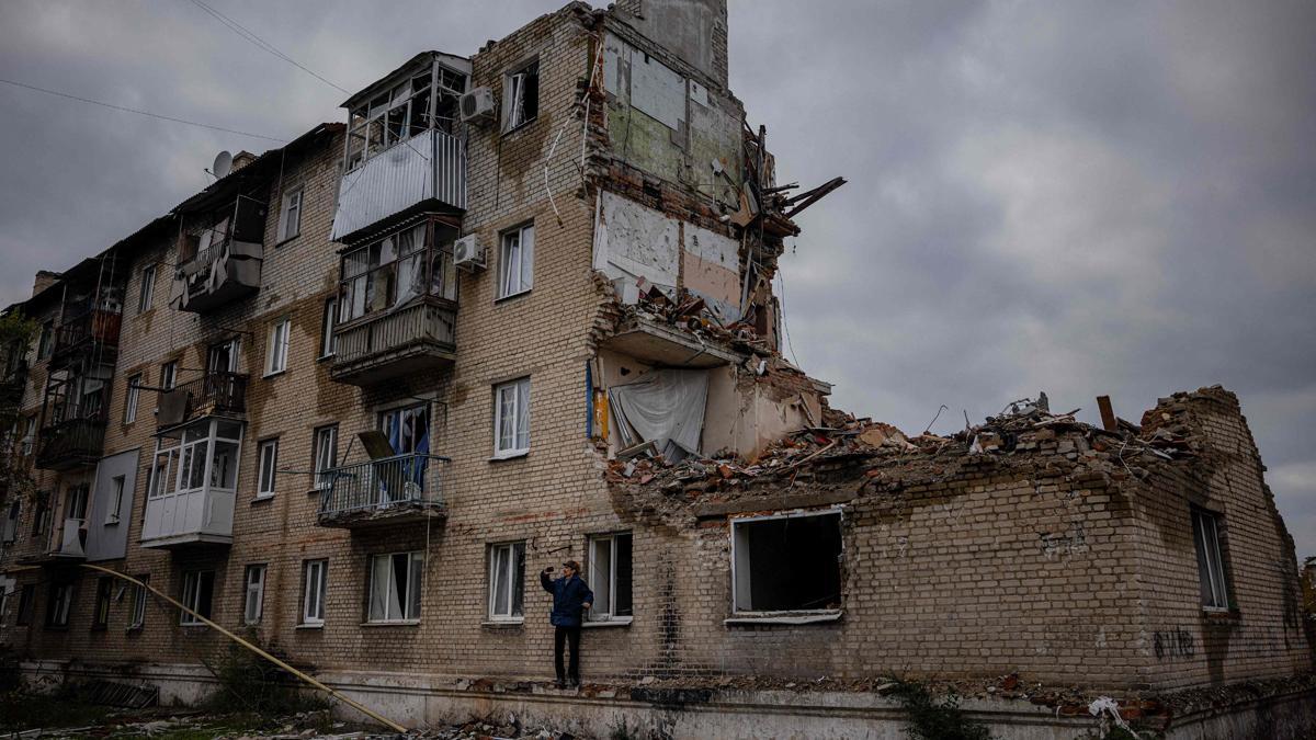 Edificio destruido por los ataques con misiles en Lyman, en la region de Donetsk
