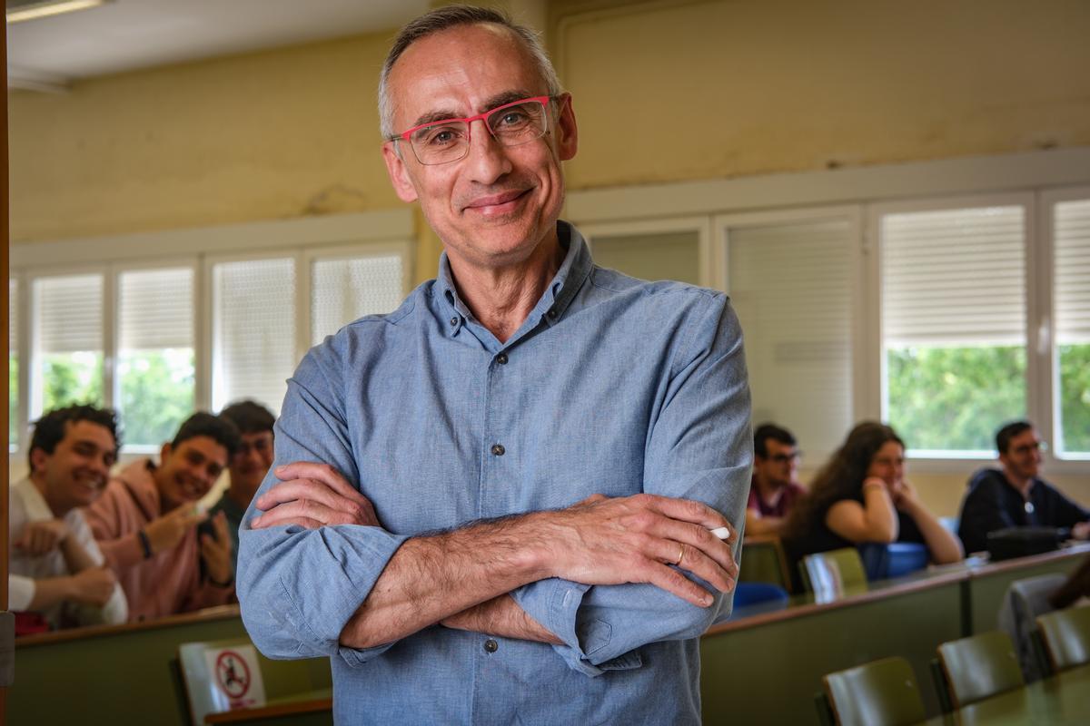 Miguel González coordina la Comisión de Calidad del grado de Matemáticas.