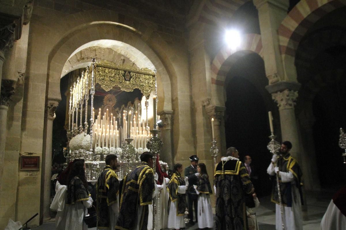 La Vera Cruz ha salido del Campo de la Verdad para mostrarse otro Lunes Santo