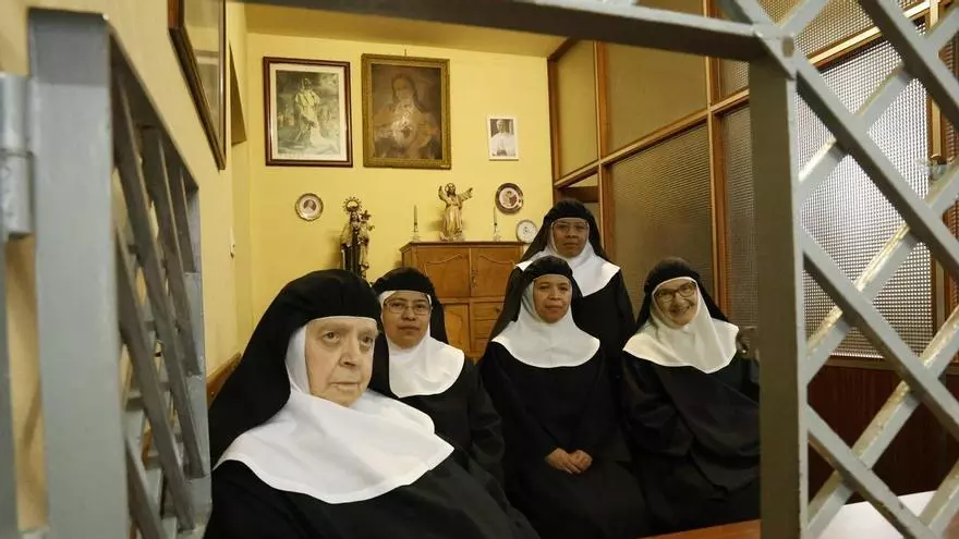 Las congregaciones religiosas agradecen "el cariño" que sienten en Gijón y despiden "con pena" a las hermanas capuchinas del Albergue Covadonga