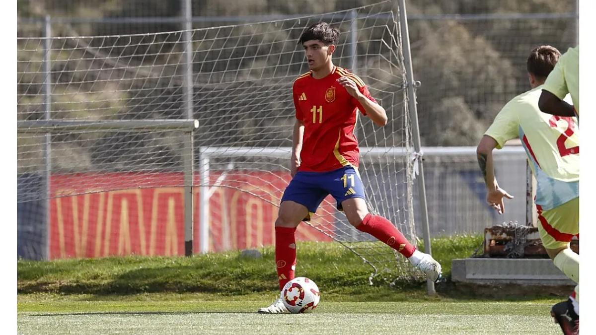 José Antonio Morante, durante un encuentro con las categorías inferiores de España.
