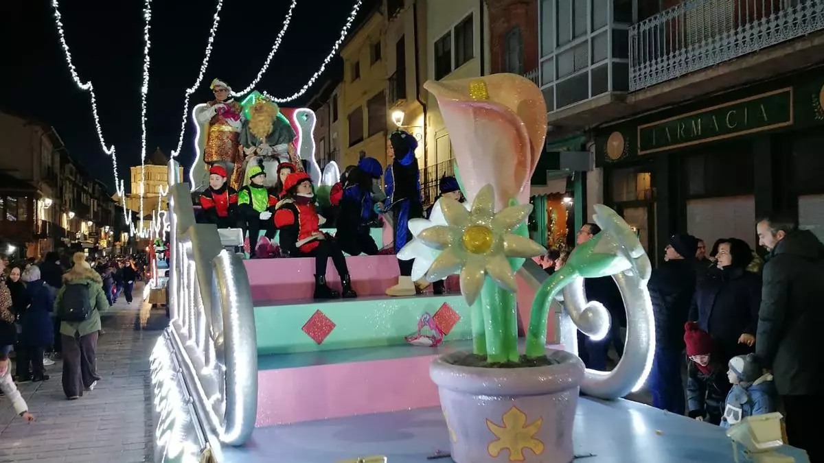 La luz de Oriente ilumina Toro durante la Cabalgata de los Reyes Magos