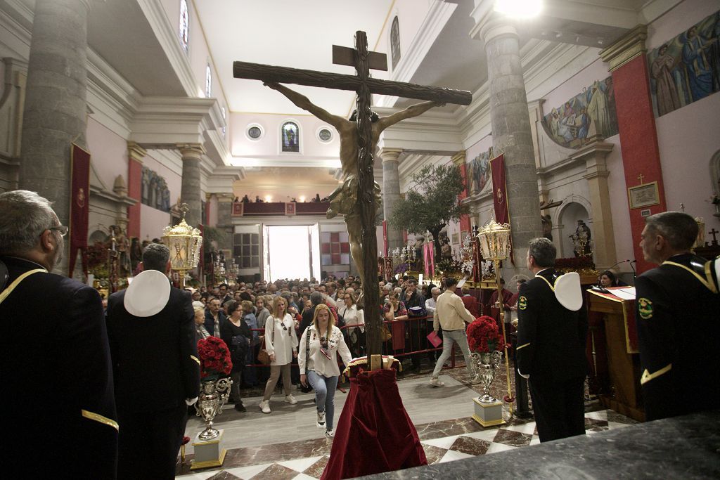 Las imágenes del besapié al Santísimo Cristo del Perdón en San Antolín