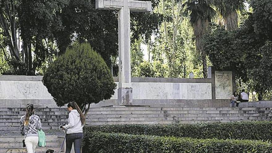 Ruiz ordenará retirar la cruz del Ribalta «la próxima semana» con la firma del decreto