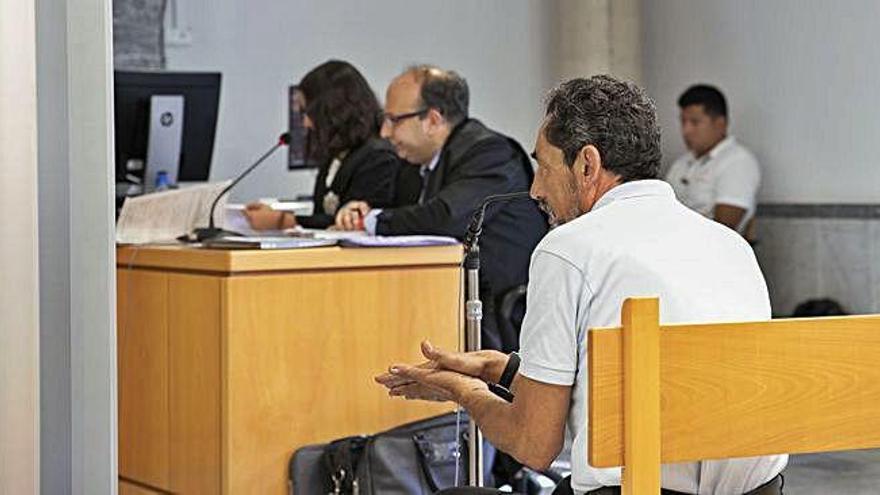 El fisioterapeuta condenado por un delito de abuso sexual, durante la celebración del juicio.