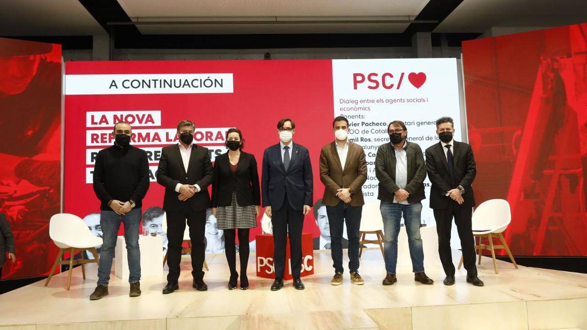 Los participantes en el debate, junto a Salvador Illa, Alícia Romero y Pol Gibert.