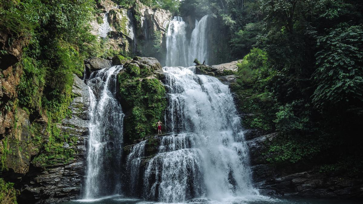 Costa Rica: bañarse con tortugas, subir hasta la cima de un volcán...