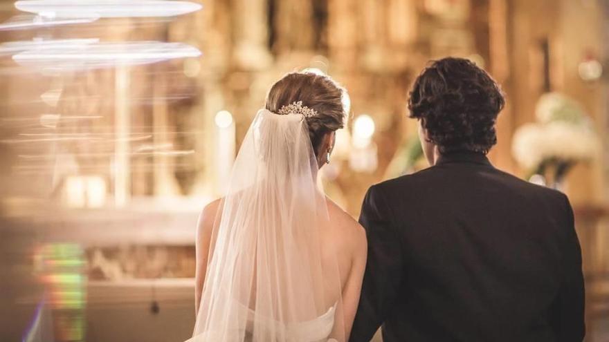 Más de dos mil parejas se casaron el pasado año por la iglesia en la Región.
