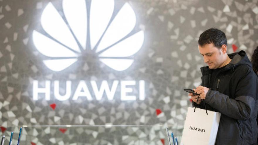 Inauguración de la primera tienda de Huawei en Barcelona el sábado.