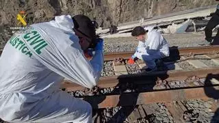 La Guardia Civil envía a sus principales especialistas en criminalística a investigar en la zona del choque de trenes