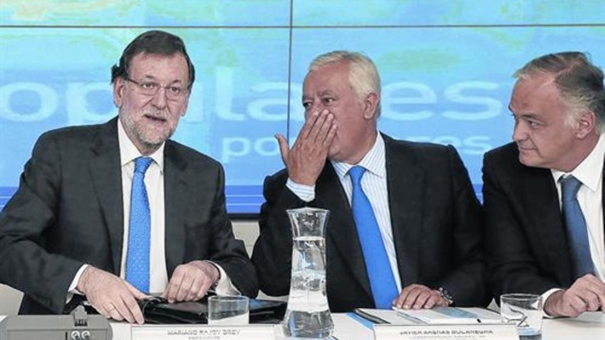 El presidente del Gobierno y del PP, Mariano Rajoy, reunió ayer a su ejecutiva en Madrid para hacer un primer análisis de los resultados electorales.