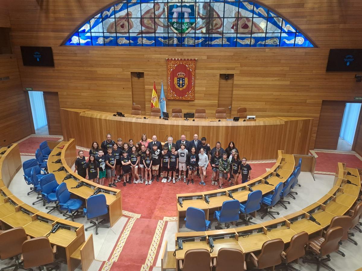 Los estudiantes, en el parlamento gallego.