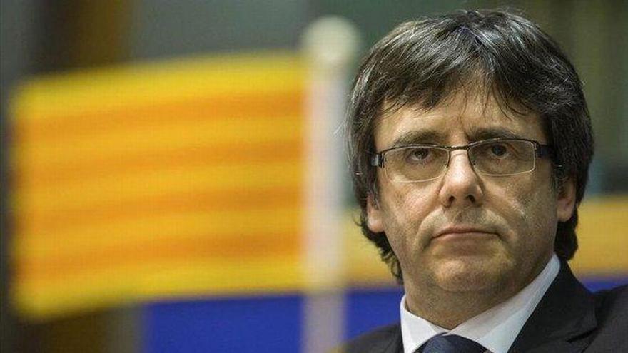 Puigdemont intentará visitar a los políticos presos en febrero