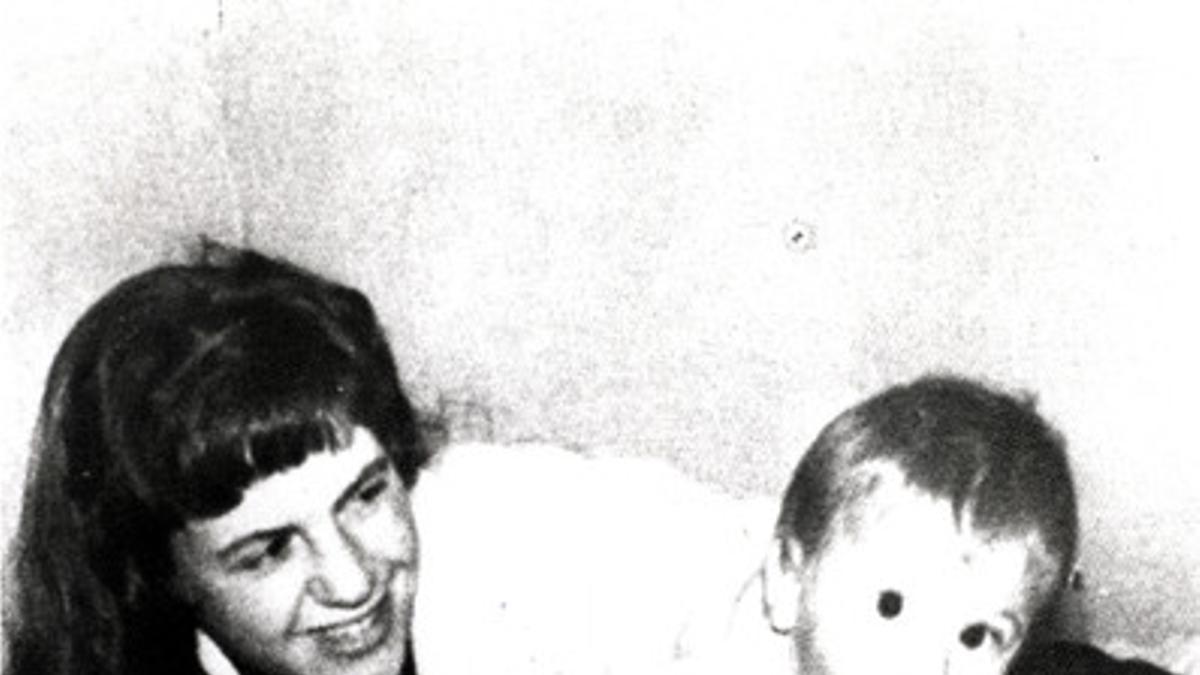 Sylvia Plath, con su hijo Nicholas.