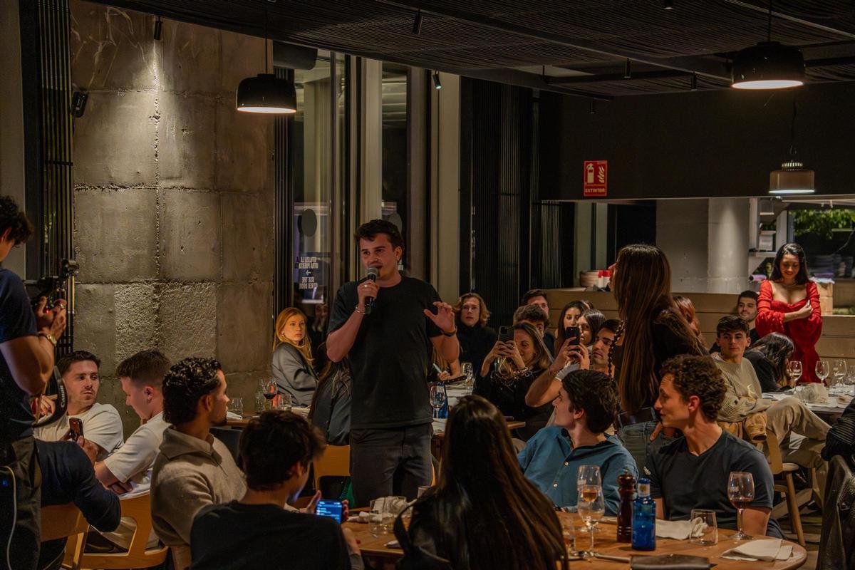 Guillermo ofreciendo un discurso en el evento de presentación de la nueva 'app' de Mate, el pasado día 19 de marzo.