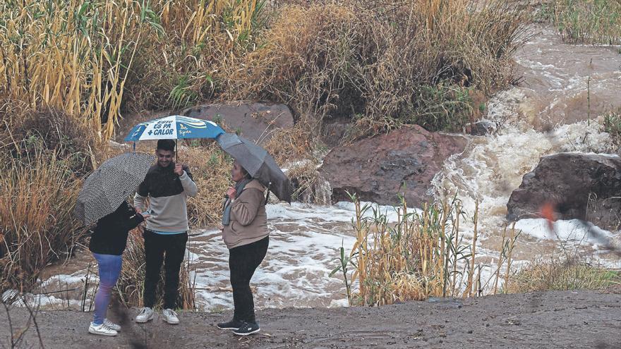Vendaval con nieve en la cumbre de Gran Canaria y agua para las presas