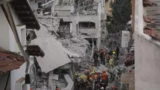 Israel e Irán intercambian misiles y bombardeos en una noche de sirenas antiaéreas y fuegos artificiales
