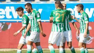 El Betis de Pellegrini estrena la temporada con victoria en el descuento ante el Alavés