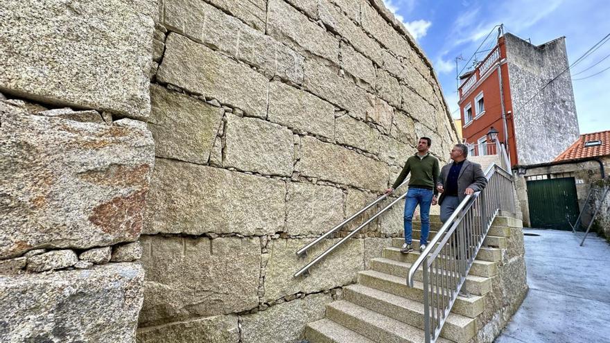 Marín estrena el renovado muro de contención de Cividanes con una escalera a la rúa da Costa