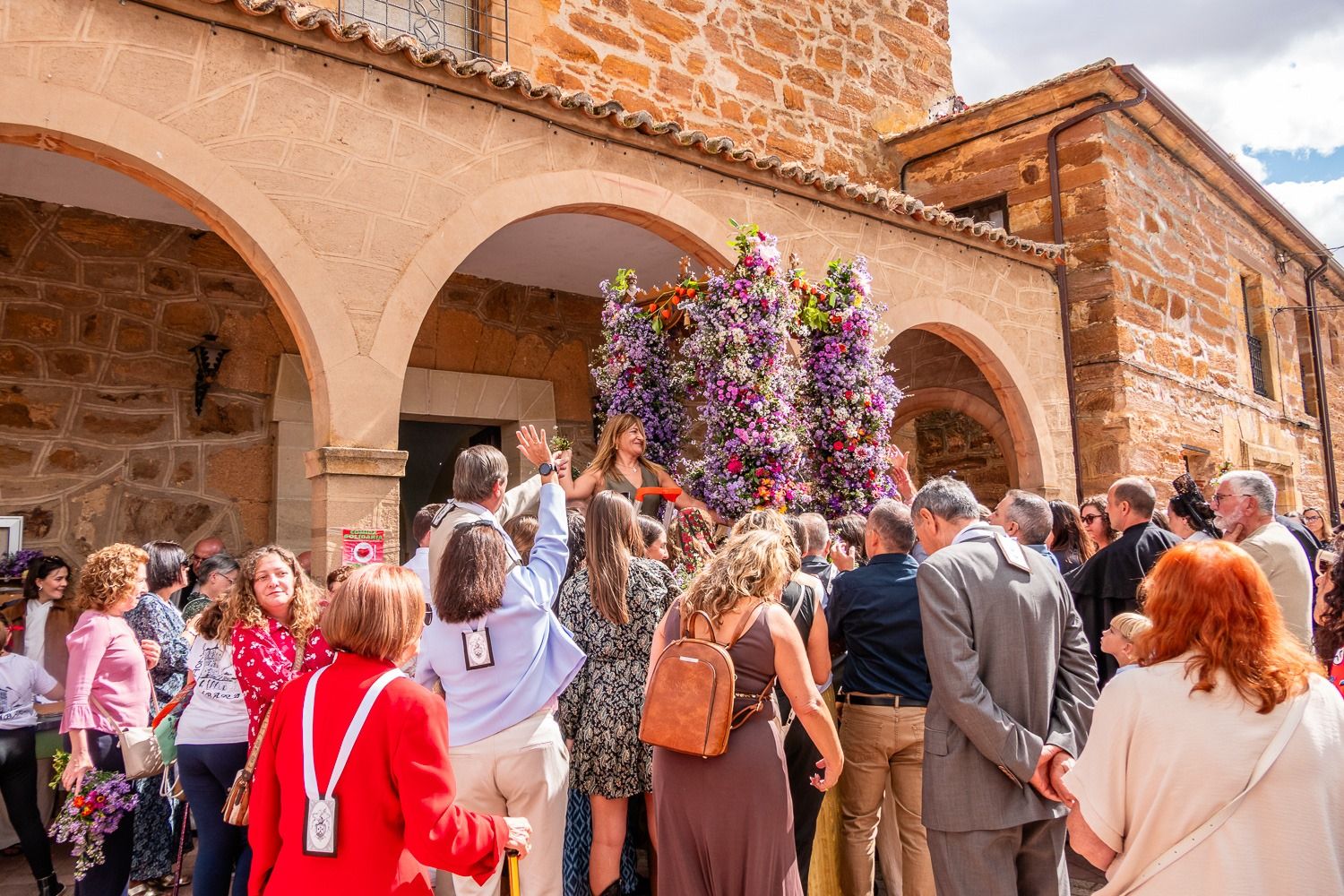 Tábara festeja la Virgen del Camrne más femenina
