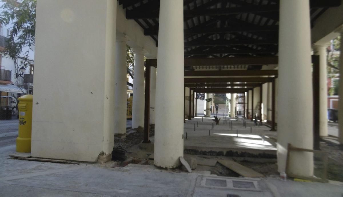 El Mercat amb les característiques col·lumnes dòriques, amb més de 150 anys d’història.