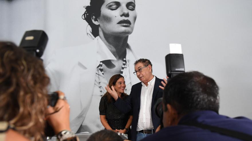Roberto Verino reivindica a las mujeres en la inauguración de su exposición en la Fundación Luis Seoane